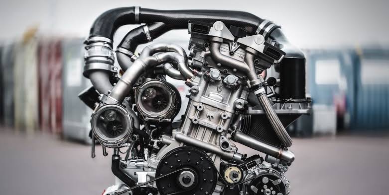 इंजन (automotive engine) कैसे काम करता है?