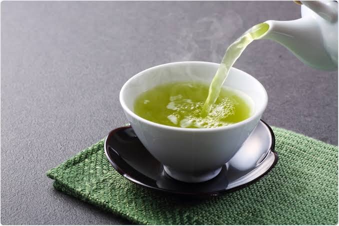 स्वास्थ्य के लिए ग्रीन टी (Green tea) के लाभ व हानि
