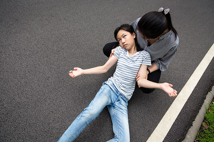 मिर्गी के दौरे के लक्षण - Symptoms of Epilepsy in Hindi 