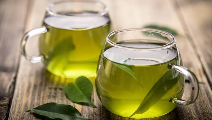 स्वास्थ्य के लिए ग्रीन टी (Green tea) के लाभ व हानि
