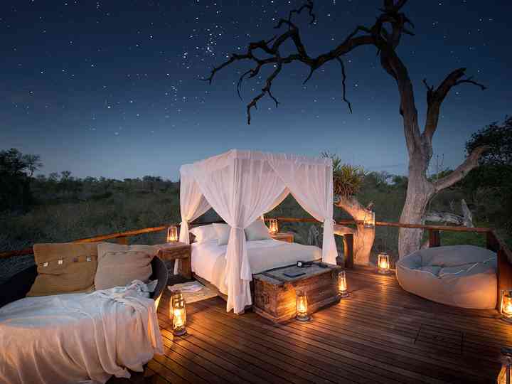 Honeymoon Means in Hindi क्या है? हनीमून में क्या होता है